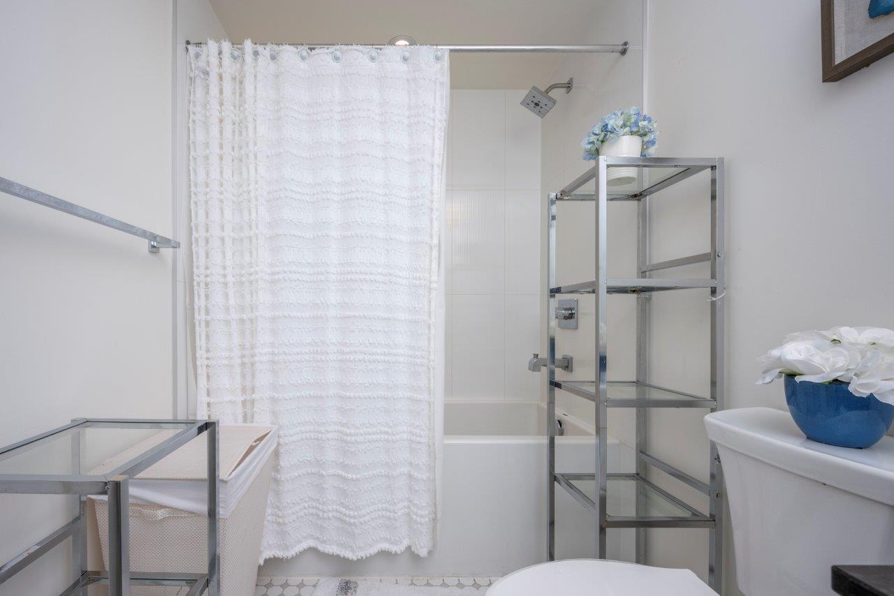 2801, 930 6 Avenue SW, Calgary, 2 Bedrooms Bedrooms, 0 ,2 BathroomsBathrooms,Condos/Townhouses,For Rent,Vogue,2801, 930 6 Avenue SW,0,3285