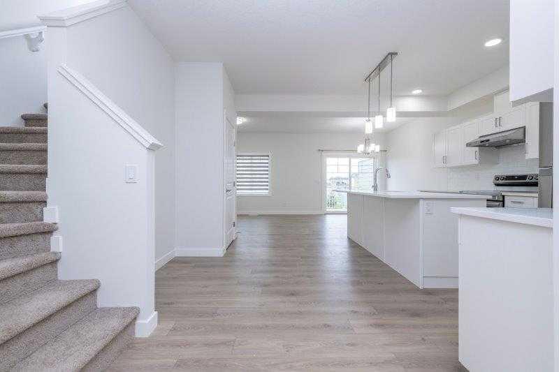 33 Walcrest Lane SE, Calgary, 3 Bedrooms Bedrooms, 0 ,2 BathroomsBathrooms,Condos/Townhouses,For Sale,0,3288