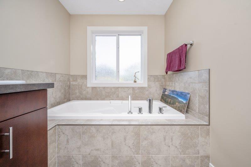9335 14 Avenue Southwest, Calgary, 3 Bedrooms Bedrooms, 0 ,3.5 BathroomsBathrooms,Houses,Rented,9335 14 Avenue Southwest,0,3294