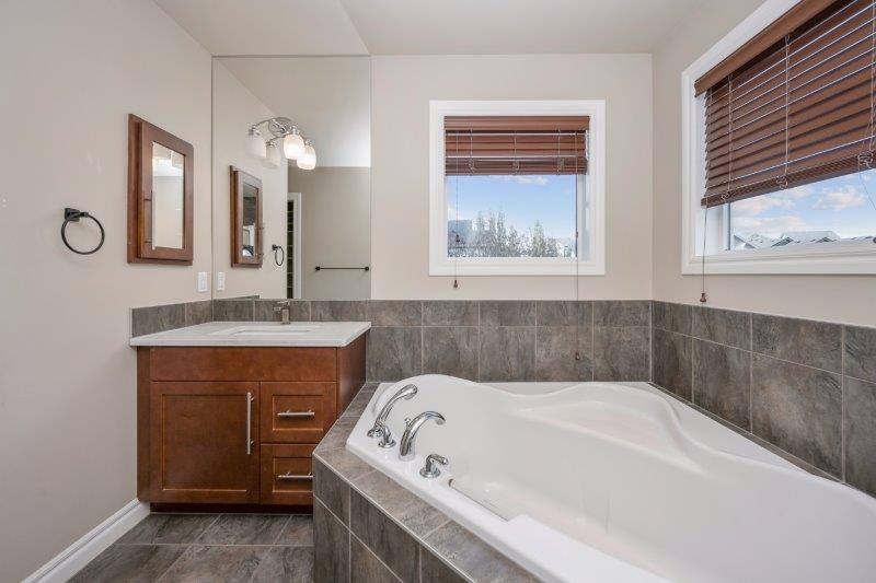 28 Kincora Glen Rise Northwest, Calgary, 4 Bedrooms Bedrooms, 0 ,3.5 BathroomsBathrooms,Houses,For Rent,28 Kincora Glen Rise Northwest,0,3295