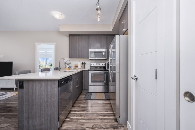 403, 605 17 Avenue NW, Calgary, 2 Bedrooms Bedrooms, 0 ,2 BathroomsBathrooms,Condos/Townhouses,For Rent,Elm on 17th,403, 605 17 Avenue NW,0,3301