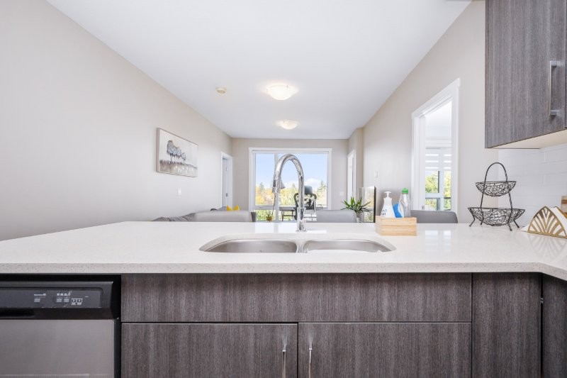 403, 605 17 Avenue NW, Calgary, 2 Bedrooms Bedrooms, 0 ,2 BathroomsBathrooms,Condos/Townhouses,For Rent,Elm on 17th,403, 605 17 Avenue NW,0,3301