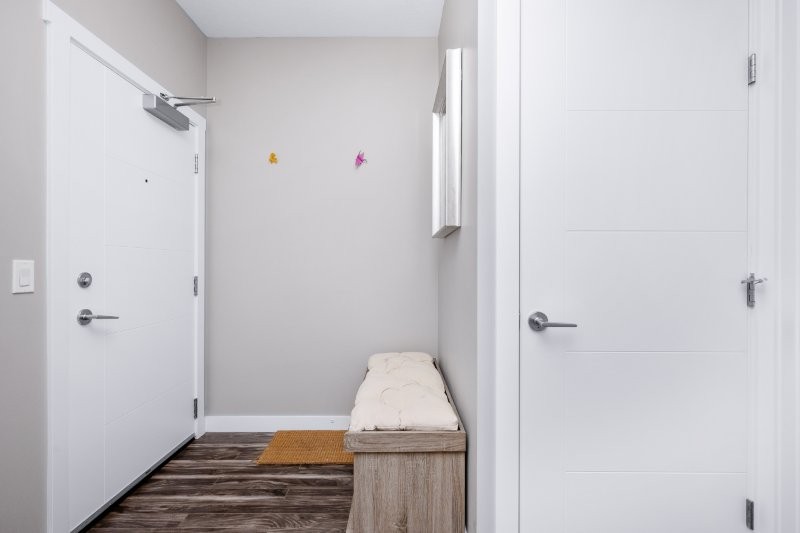 403, 605 17 Avenue NW, Calgary, 2 Bedrooms Bedrooms, 0 ,2 BathroomsBathrooms,Condos/Townhouses,For Rent,Elm on 17th,403, 605 17 Avenue NW,0,3301