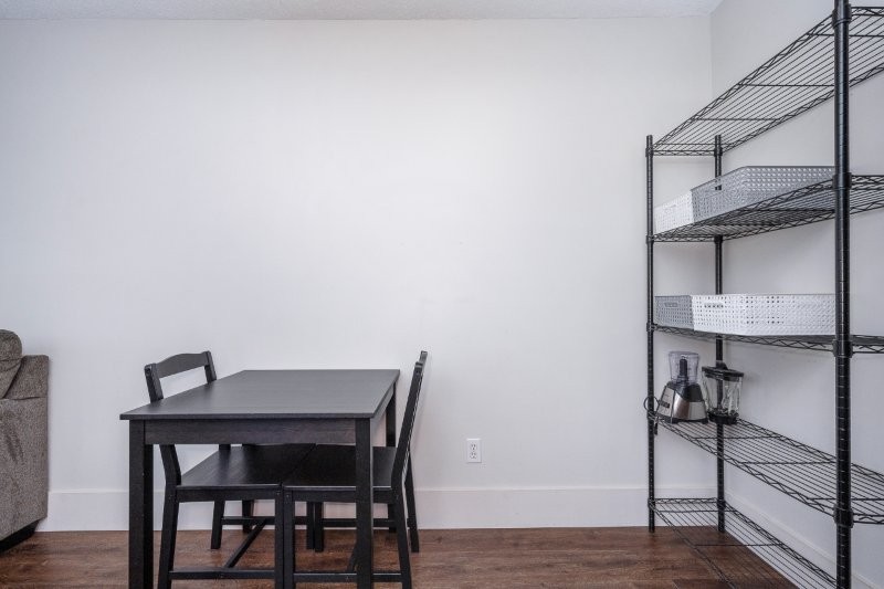 203, 515 57 Avenue SW, Calgary, 1 Bedroom Bedrooms, 0 ,1 BathroomBathrooms,Condos/Townhouses,For Rent,Windsor Manor,203, 515 57 Avenue SW,0,3302