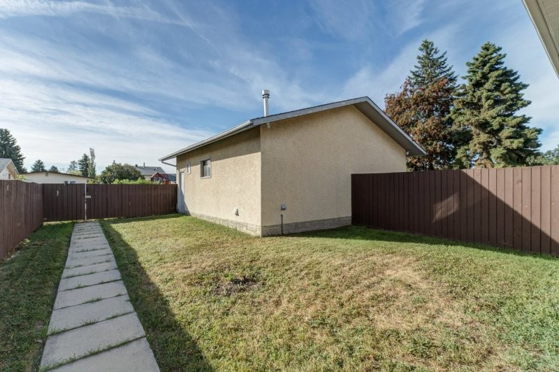 3115 113 Avenue Northwest, Edmonton, 3 Bedrooms Bedrooms, 0 ,1 BathroomBathrooms,Houses,For Rent,3115 113 Avenue Northwest,0,3303