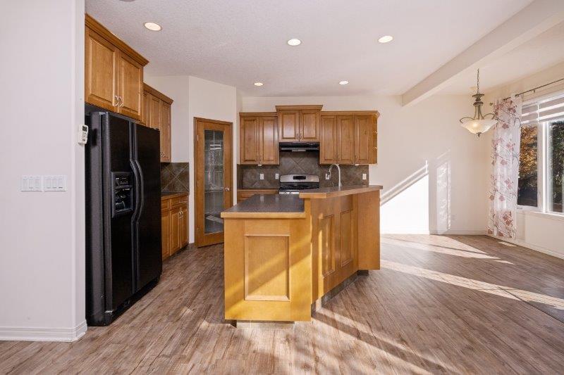 121 Rockbluff Place NW, Calgary, 4 Bedrooms Bedrooms, 0 ,3.5 BathroomsBathrooms,Houses,For Rent,121 Rockbluff Place NW,0,3312