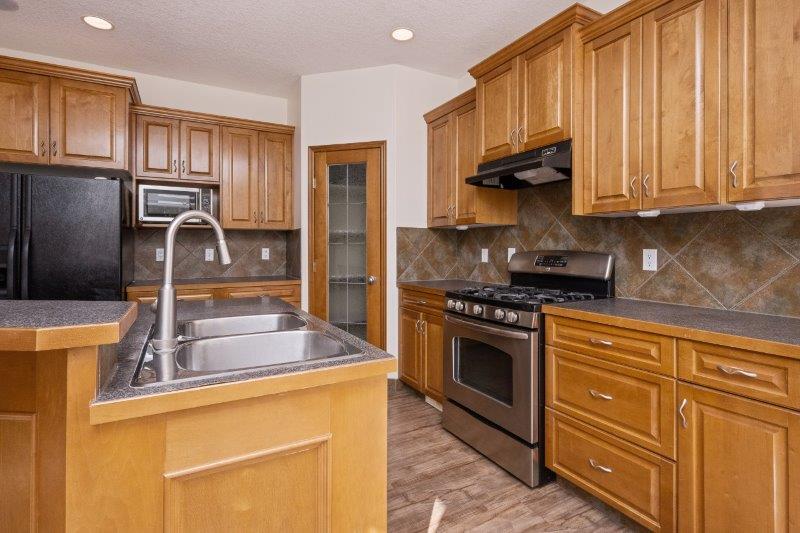 121 Rockbluff Place NW, Calgary, 4 Bedrooms Bedrooms, 0 ,3.5 BathroomsBathrooms,Houses,For Rent,121 Rockbluff Place NW,0,3312