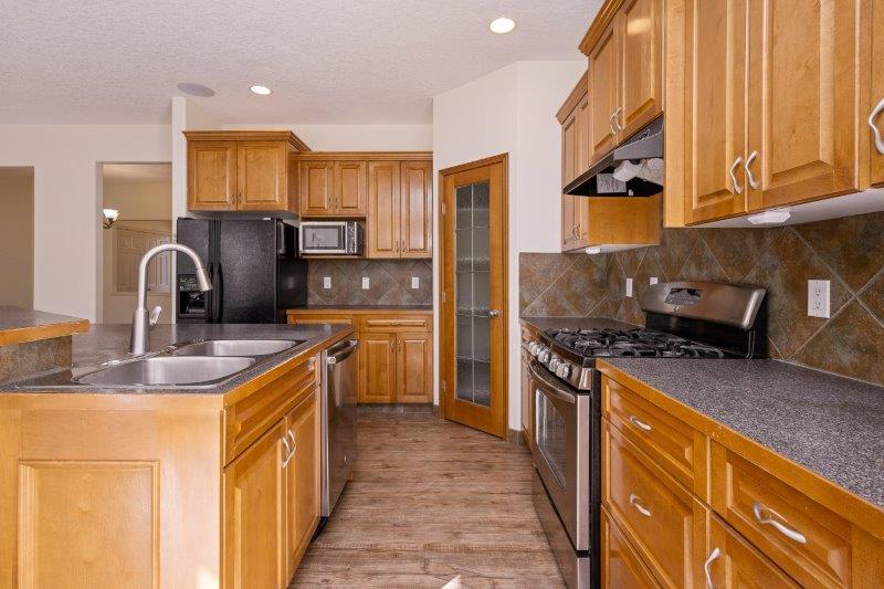 121 Rockbluff Place NW, Calgary, 4 Bedrooms Bedrooms, 0 ,3.5 BathroomsBathrooms,Houses,For Rent,121 Rockbluff Place NW,0,3312