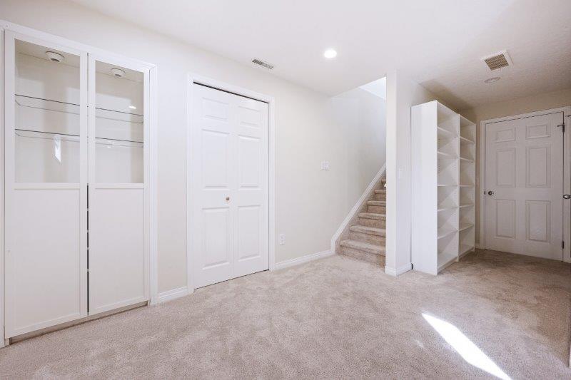 121 Rockbluff Place NW, Calgary, 4 Bedrooms Bedrooms, 0 ,3.5 BathroomsBathrooms,Houses,For Rent,121 Rockbluff Place NW,0,3312