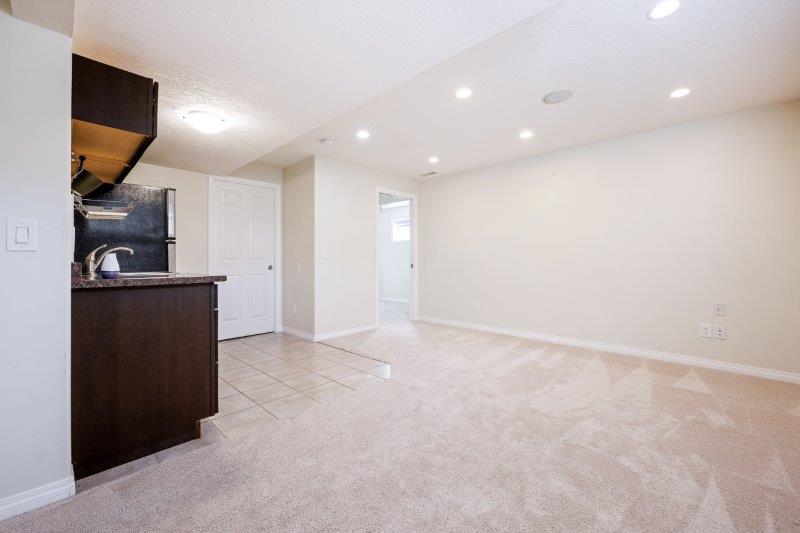 121 Rockbluff Place NW, Calgary, 4 Bedrooms Bedrooms, 0 ,3.5 BathroomsBathrooms,Houses,For Rent,121 Rockbluff Place NW,0,3312