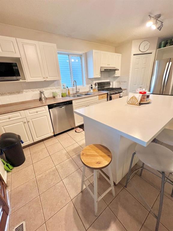 272 Applestone Park SE, Calgary, 3 Bedrooms Bedrooms, 0 ,2 BathroomsBathrooms,Houses,For Sale,0,3315 272 Applestone Park SE, Calgary, 3 Bedrooms Bedrooms, 0 ,2 BathroomsBathrooms,Houses,For Sale,0,3315