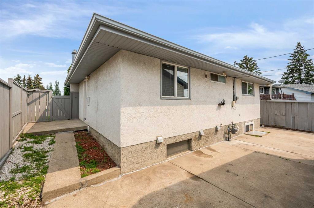 3800 Dover Ridge Drive Southeast, Calgary, 2 Bedrooms Bedrooms, 0 ,1 BathroomBathrooms,Houses,For Rent,3800 Dover Ridge Drive Southeast,0,3318 3800 Dover Ridge Drive Southeast, Calgary, 2 Bedrooms Bedrooms, 0 ,1 BathroomBathrooms,Houses,For Rent,3800 Dover Ridge Drive Southeast,0,3318
