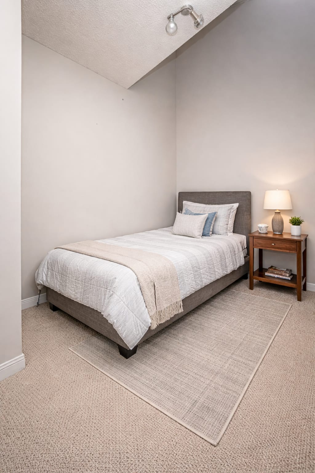 87, 3809 45 Street SW, Calgary, 3 Bedrooms Bedrooms, 0 ,1 BathroomBathrooms,Condos/Townhouses,For Rent,87, 3809 45 Street SW,0,3338