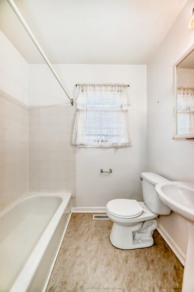 528 17 Avenue NE, Calgary, 2 Bedrooms Bedrooms, 0 ,1 BathroomBathrooms,Houses,For Rent,528 17 Avenue NE,0,3340 528 17 Avenue NE, Calgary, 2 Bedrooms Bedrooms, 0 ,1 BathroomBathrooms,Houses,For Rent,528 17 Avenue NE,0,3340