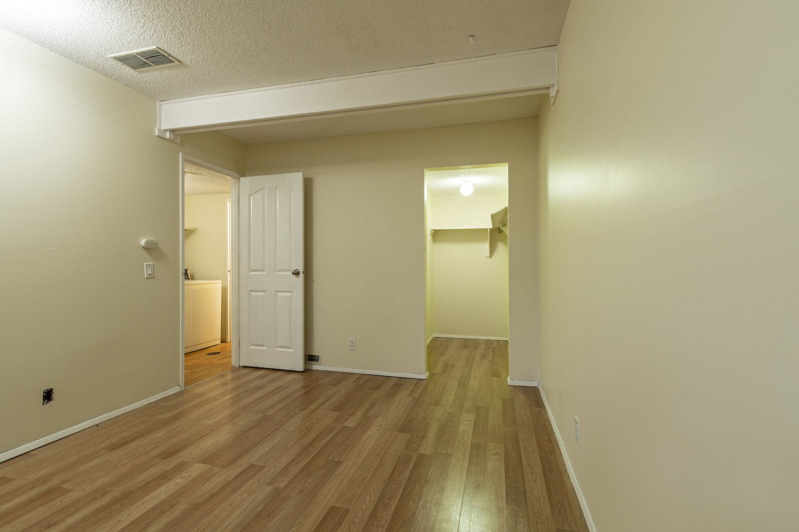 1511, 11010 Bonaventure Drive South East, Calgary, 3 Bedrooms Bedrooms, 0 ,1.5 BathroomsBathrooms,Condos/Townhouses,For Rent,Willow Court Green,1511, 11010 Bonaventure Drive South East,0,3358