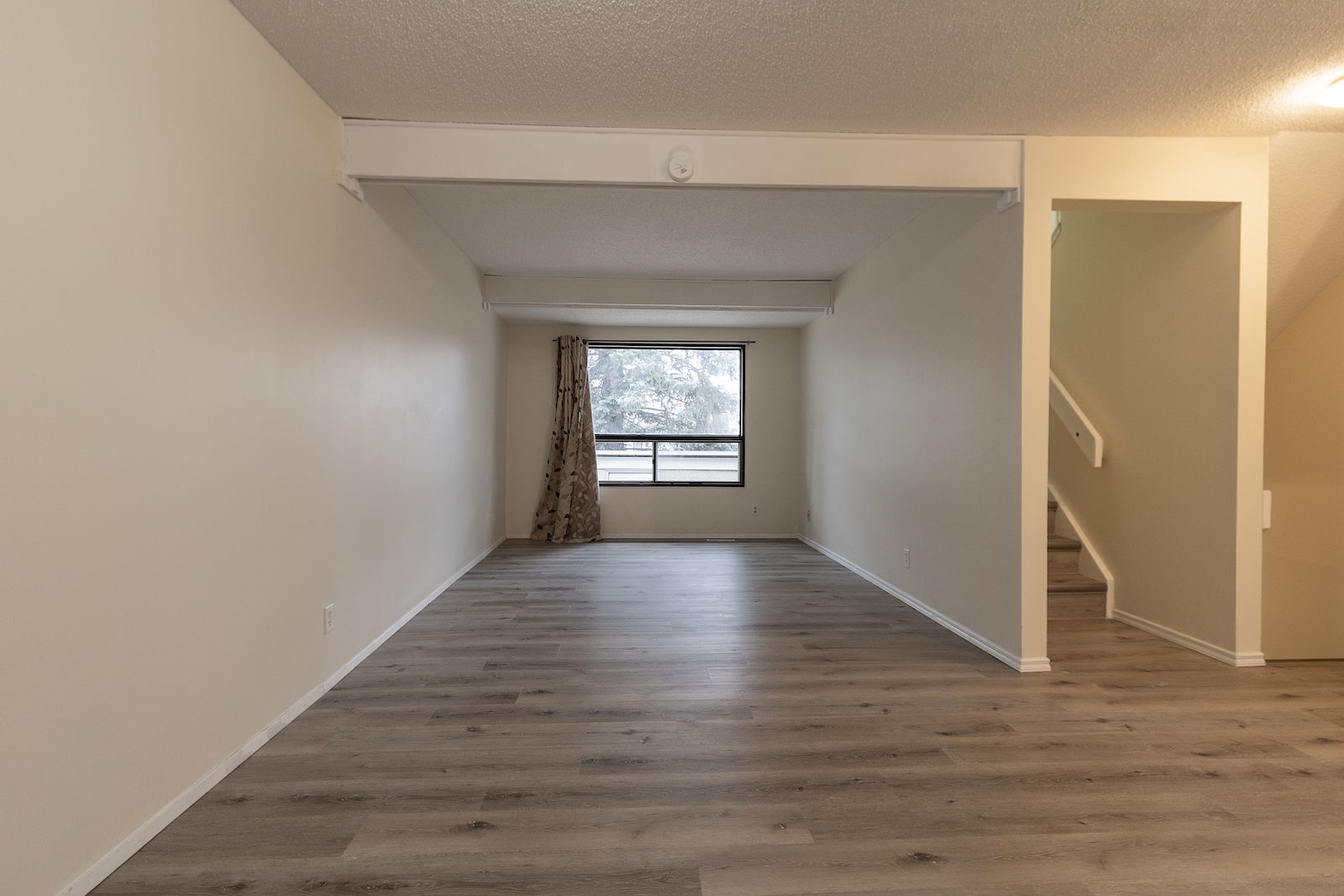 1511, 11010 Bonaventure Drive South East, Calgary, 3 Bedrooms Bedrooms, 0 ,1.5 BathroomsBathrooms,Condos/Townhouses,For Rent,Willow Court Green,1511, 11010 Bonaventure Drive South East,0,3358
