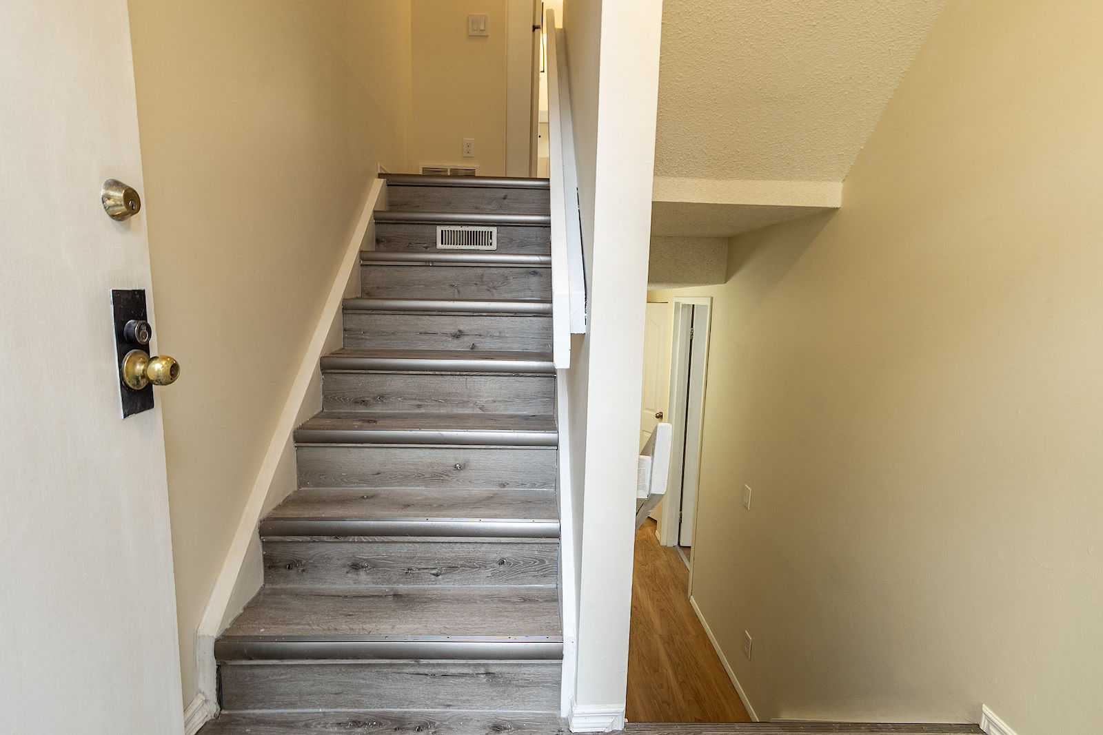 1511, 11010 Bonaventure Drive South East, Calgary, 3 Bedrooms Bedrooms, 0 ,1.5 BathroomsBathrooms,Condos/Townhouses,For Rent,Willow Court Green,1511, 11010 Bonaventure Drive South East,0,3358