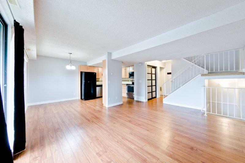 911, 2200 Woodview Drive Southwest, Calgary, 2 Bedrooms Bedrooms, 0 ,1 BathroomBathrooms,Condos/Townhouses,Rented,Sierra Gardens,911, 2200 Woodview Drive Southwest,0,3367