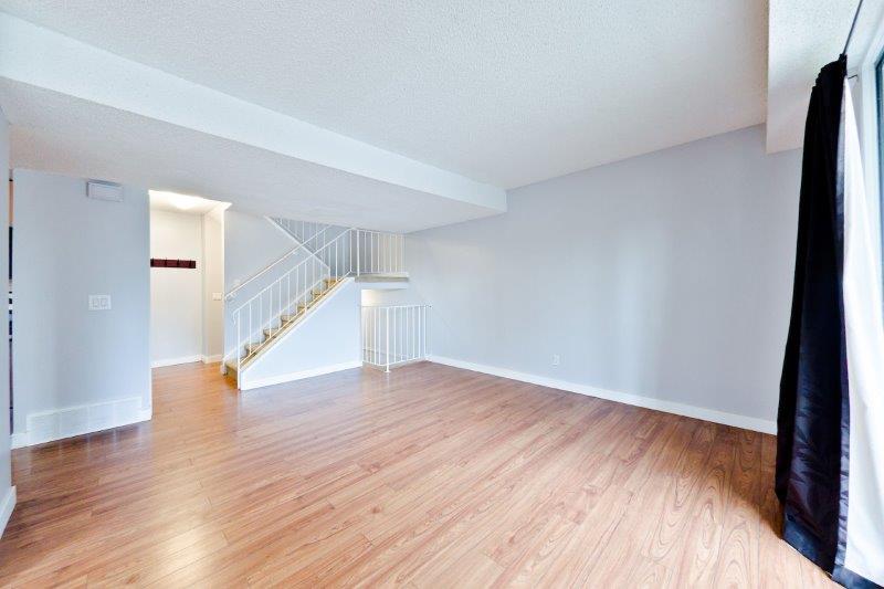 911, 2200 Woodview Drive Southwest, Calgary, 2 Bedrooms Bedrooms, 0 ,1 BathroomBathrooms,Condos/Townhouses,Rented,Sierra Gardens,911, 2200 Woodview Drive Southwest,0,3367