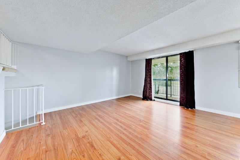 911, 2200 Woodview Drive Southwest, Calgary, 2 Bedrooms Bedrooms, 0 ,1 BathroomBathrooms,Condos/Townhouses,Rented,Sierra Gardens,911, 2200 Woodview Drive Southwest,0,3367