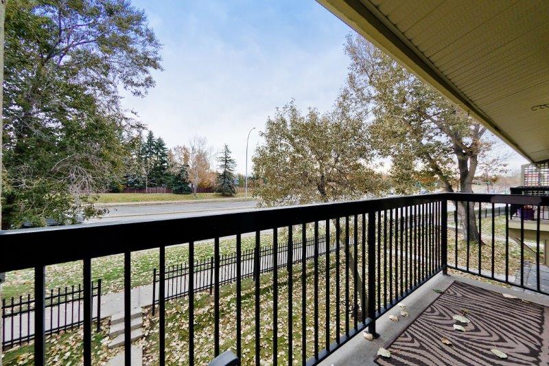 911, 2200 Woodview Drive Southwest, Calgary, 2 Bedrooms Bedrooms, 0 ,1 BathroomBathrooms,Condos/Townhouses,Rented,Sierra Gardens,911, 2200 Woodview Drive Southwest,0,3367
