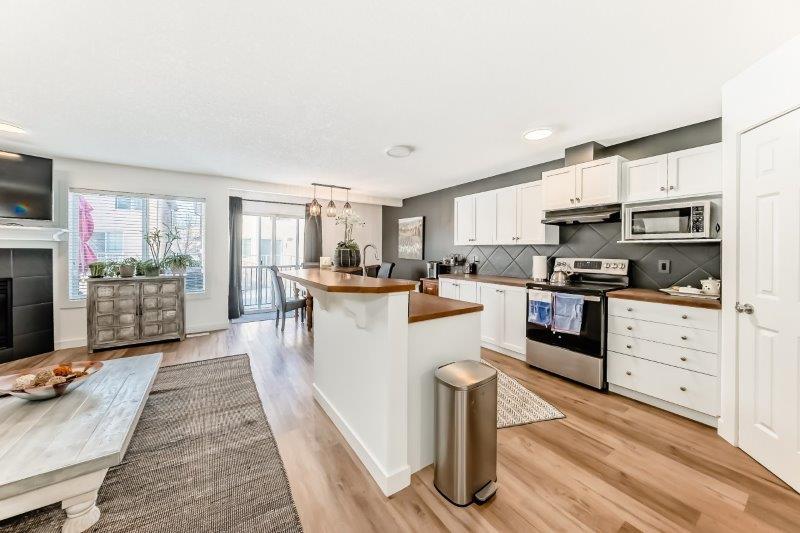 90 Royal Crest Point NW, Calgary, 3 Bedrooms Bedrooms, 0 ,2.5 BathroomsBathrooms,Houses,For Rent,90 Royal Crest Point NW,0,3368