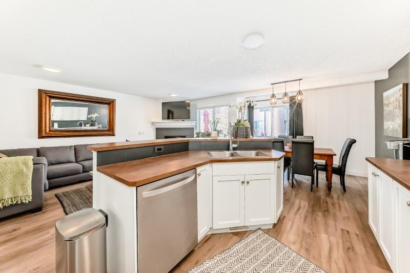 90 Royal Crest Point NW, Calgary, 3 Bedrooms Bedrooms, 0 ,2.5 BathroomsBathrooms,Houses,For Rent,90 Royal Crest Point NW,0,3368