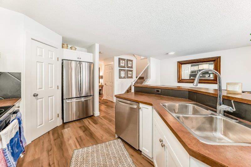 90 Royal Crest Point NW, Calgary, 3 Bedrooms Bedrooms, 0 ,2.5 BathroomsBathrooms,Houses,For Rent,90 Royal Crest Point NW,0,3368