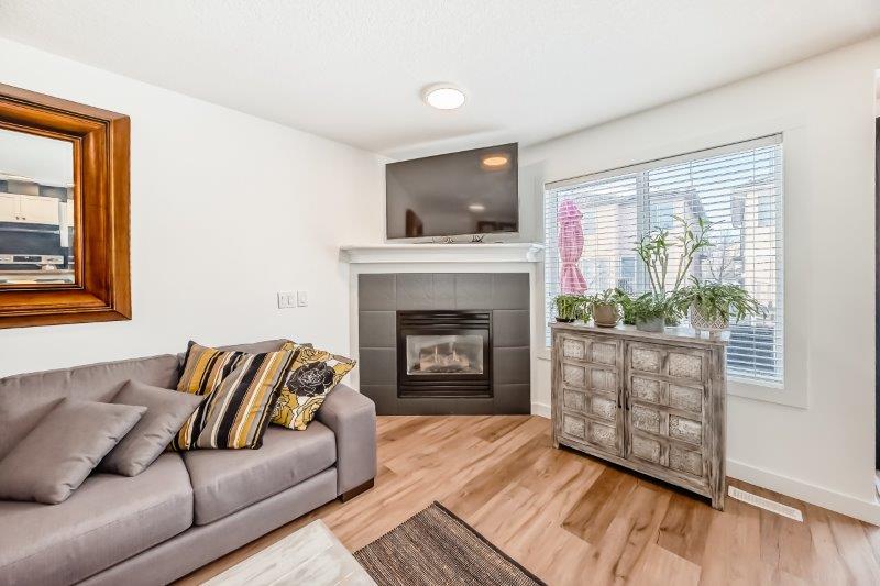 90 Royal Crest Point NW, Calgary, 3 Bedrooms Bedrooms, 0 ,2.5 BathroomsBathrooms,Houses,For Rent,90 Royal Crest Point NW,0,3368