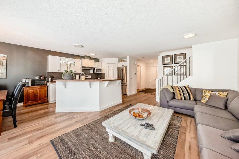 90 Royal Crest Point NW, Calgary, 3 Bedrooms Bedrooms, 0 ,2.5 BathroomsBathrooms,Houses,For Rent,90 Royal Crest Point NW,0,3368