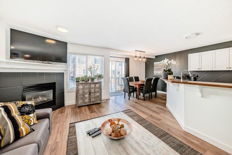 90 Royal Crest Point NW, Calgary, 3 Bedrooms Bedrooms, 0 ,2.5 BathroomsBathrooms,Houses,For Rent,90 Royal Crest Point NW,0,3368