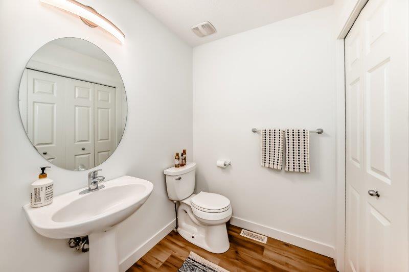 90 Royal Crest Point NW, Calgary, 3 Bedrooms Bedrooms, 0 ,2.5 BathroomsBathrooms,Houses,For Rent,90 Royal Crest Point NW,0,3368