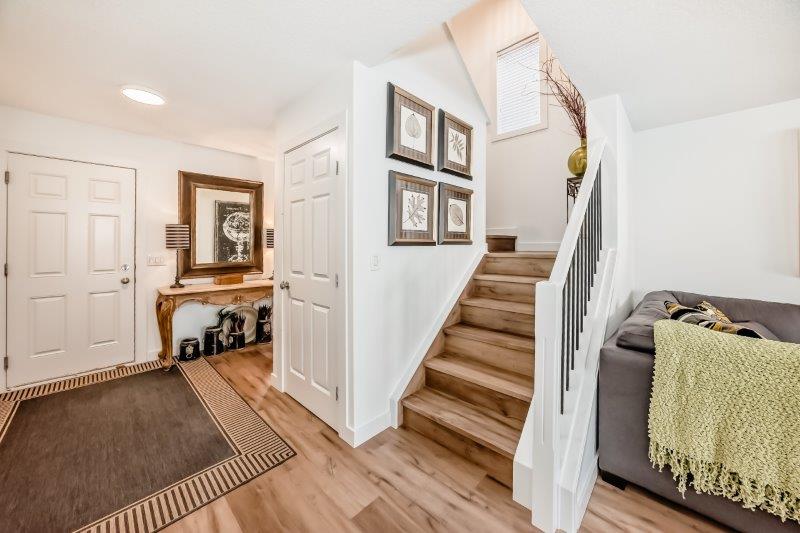 90 Royal Crest Point NW, Calgary, 3 Bedrooms Bedrooms, 0 ,2.5 BathroomsBathrooms,Houses,For Rent,90 Royal Crest Point NW,0,3368