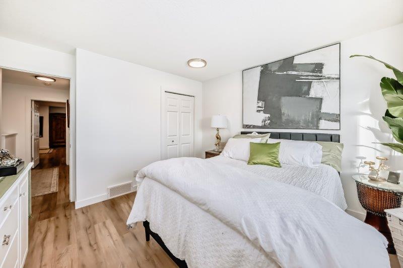 90 Royal Crest Point NW, Calgary, 3 Bedrooms Bedrooms, 0 ,2.5 BathroomsBathrooms,Houses,For Rent,90 Royal Crest Point NW,0,3368