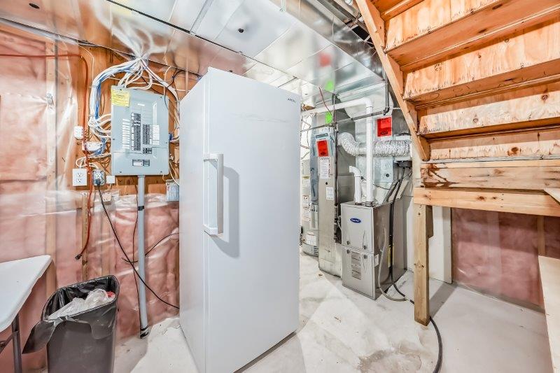 90 Royal Crest Point NW, Calgary, 3 Bedrooms Bedrooms, 0 ,2.5 BathroomsBathrooms,Houses,For Rent,90 Royal Crest Point NW,0,3368