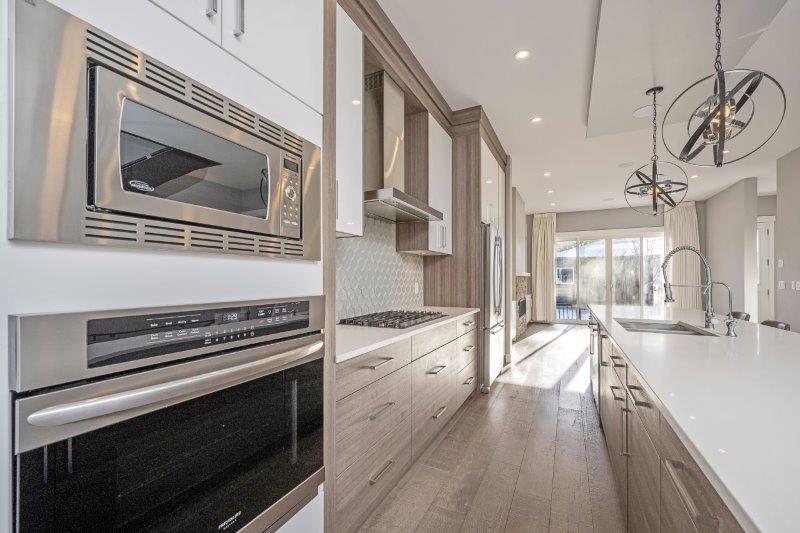 219 19 Avenue NW, Calgary, 4 Bedrooms Bedrooms, 0 ,3.5 BathroomsBathrooms,Houses,For Rent,219 19 Avenue NW,0,3370