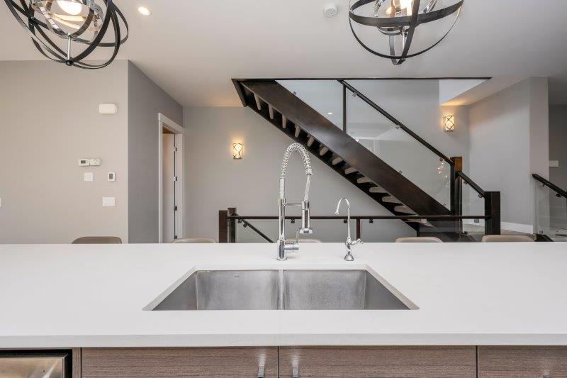 219 19 Avenue NW, Calgary, 4 Bedrooms Bedrooms, 0 ,3.5 BathroomsBathrooms,Houses,For Rent,219 19 Avenue NW,0,3370