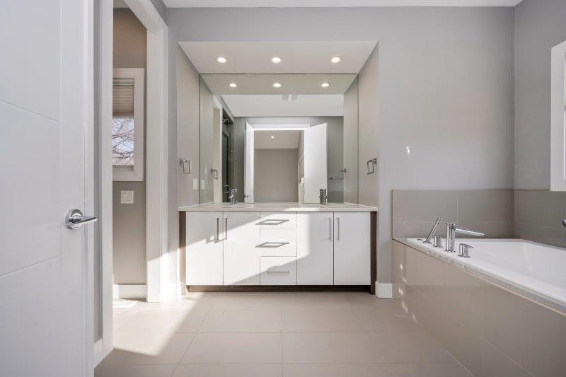 219 19 Avenue NW, Calgary, 4 Bedrooms Bedrooms, 0 ,3.5 BathroomsBathrooms,Houses,For Rent,219 19 Avenue NW,0,3370