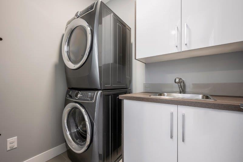 219 19 Avenue NW, Calgary, 4 Bedrooms Bedrooms, 0 ,3.5 BathroomsBathrooms,Houses,For Rent,219 19 Avenue NW,0,3370