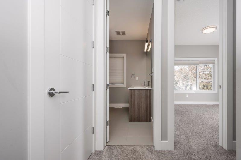 219 19 Avenue NW, Calgary, 4 Bedrooms Bedrooms, 0 ,3.5 BathroomsBathrooms,Houses,For Rent,219 19 Avenue NW,0,3370