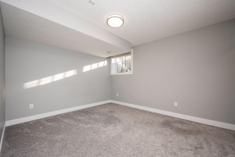 219 19 Avenue NW, Calgary, 4 Bedrooms Bedrooms, 0 ,3.5 BathroomsBathrooms,Houses,For Rent,219 19 Avenue NW,0,3370