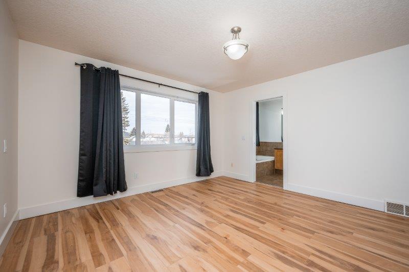 T2M 2A1, Calgary, 3.5 Bedrooms Bedrooms, 0 ,2.5 BathroomsBathrooms,Houses,For Rent,T2M 2A1,0,3373