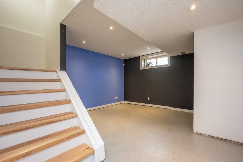 T2M 2A1, Calgary, 3.5 Bedrooms Bedrooms, 0 ,2.5 BathroomsBathrooms,Houses,For Rent,T2M 2A1,0,3373