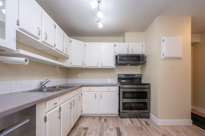 104, 2520 Palliser Drive SW, Calgary, 3 Bedrooms Bedrooms, 0 ,1.5 BathroomsBathrooms,Condos/Townhouses,Rented,Palace Oaks,104, 2520 Palliser Drive SW,0,3374