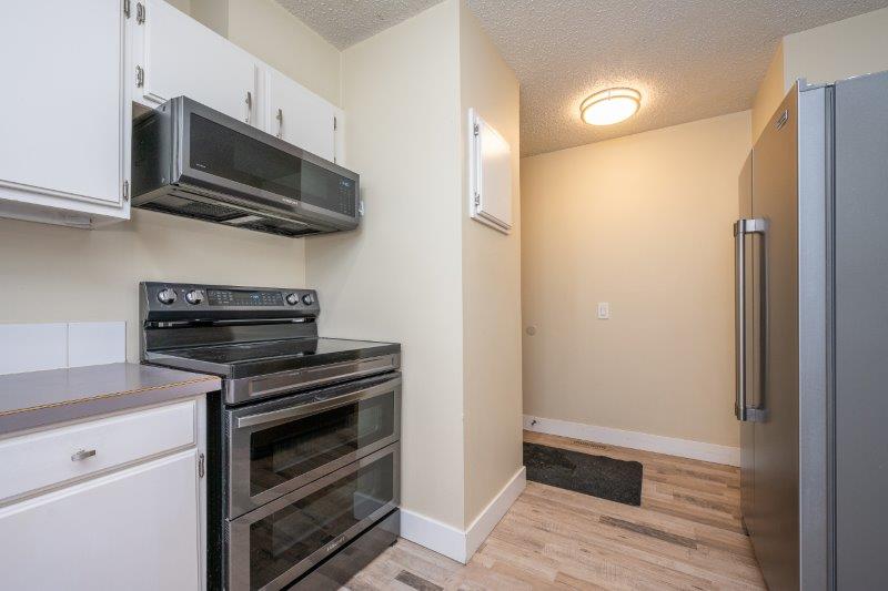 104, 2520 Palliser Drive SW, Calgary, 3 Bedrooms Bedrooms, 0 ,1.5 BathroomsBathrooms,Condos/Townhouses,Rented,Palace Oaks,104, 2520 Palliser Drive SW,0,3374