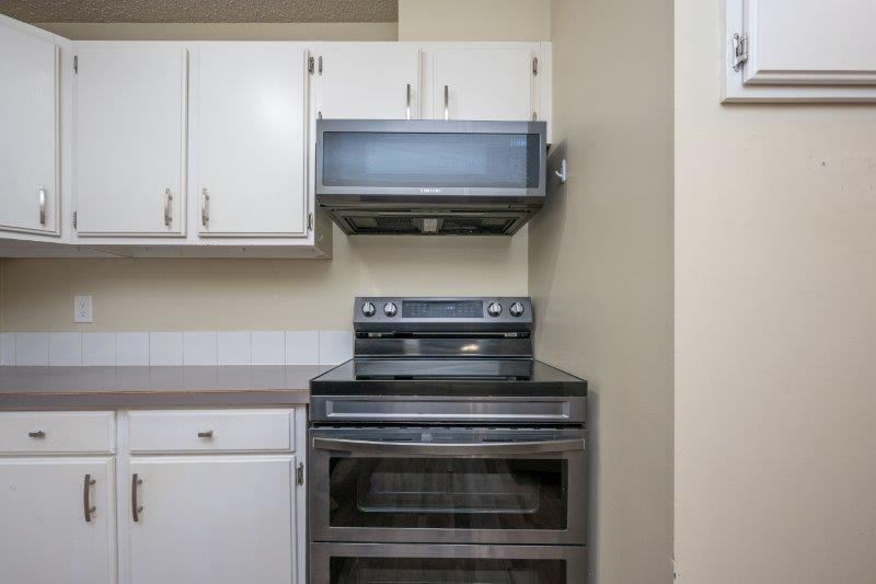 104, 2520 Palliser Drive SW, Calgary, 3 Bedrooms Bedrooms, 0 ,1.5 BathroomsBathrooms,Condos/Townhouses,Rented,Palace Oaks,104, 2520 Palliser Drive SW,0,3374