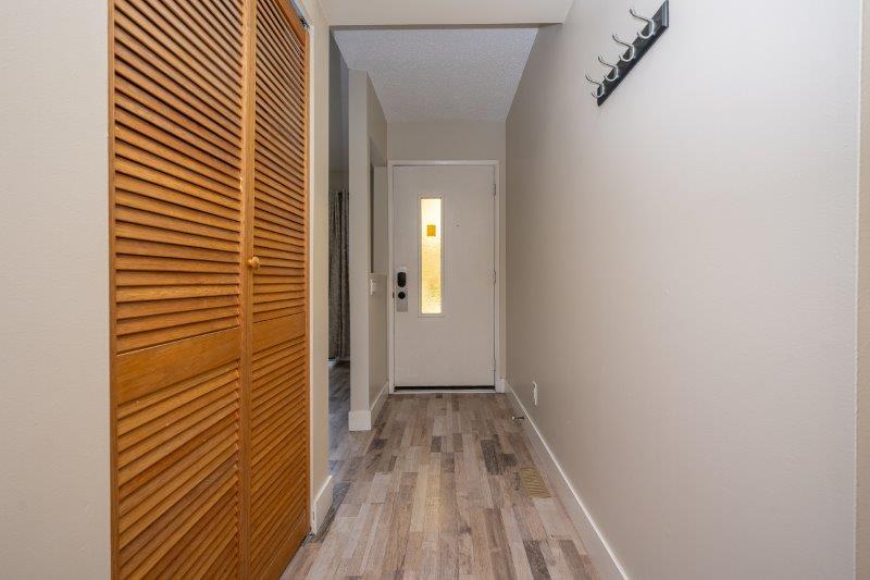 104, 2520 Palliser Drive SW, Calgary, 3 Bedrooms Bedrooms, 0 ,1.5 BathroomsBathrooms,Condos/Townhouses,Rented,Palace Oaks,104, 2520 Palliser Drive SW,0,3374