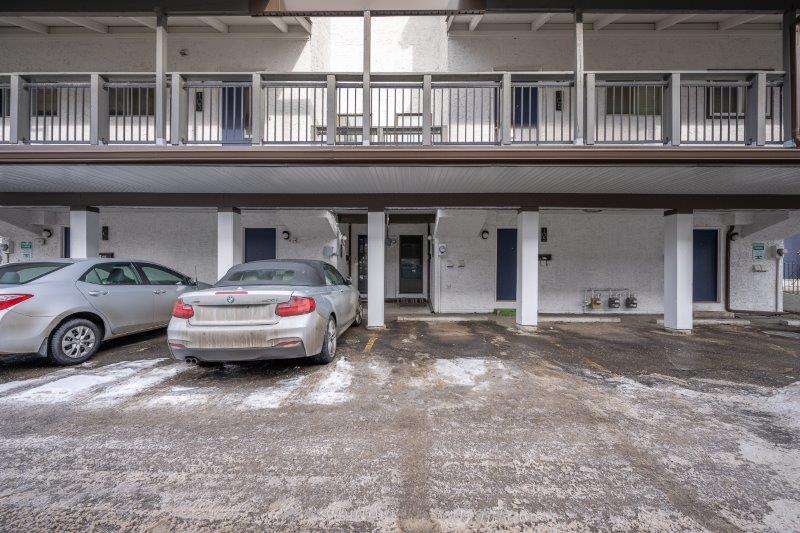 104, 2520 Palliser Drive SW, Calgary, 3 Bedrooms Bedrooms, 0 ,1.5 BathroomsBathrooms,Condos/Townhouses,Rented,Palace Oaks,104, 2520 Palliser Drive SW,0,3374