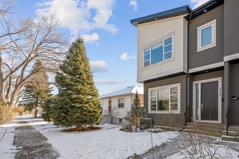 219 19 Avenue NW Calgary, AB, Calgry, 4 Bedrooms Bedrooms, 0 ,3 BathroomsBathrooms,Condos/Townhouses,For Sale,0,3376