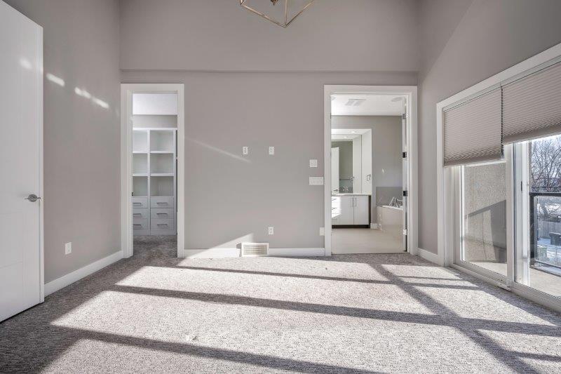 219 19 Avenue NW Calgary, AB, Calgry, 4 Bedrooms Bedrooms, 0 ,3 BathroomsBathrooms,Condos/Townhouses,For Sale,0,3376